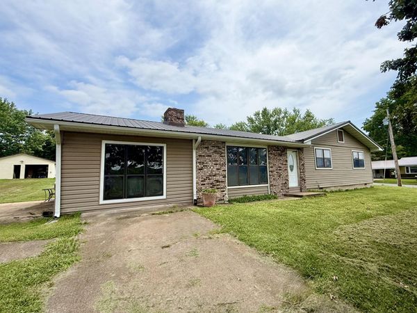 136 S Airport Road , Houston, MO 65483