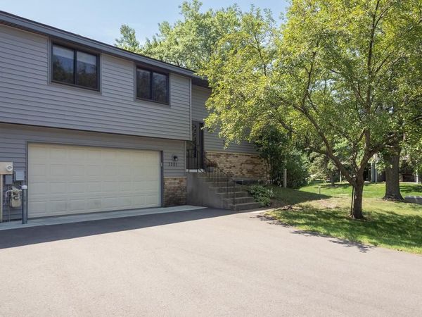 7201 Pontiac Circle , Chanhassen, MN 55317