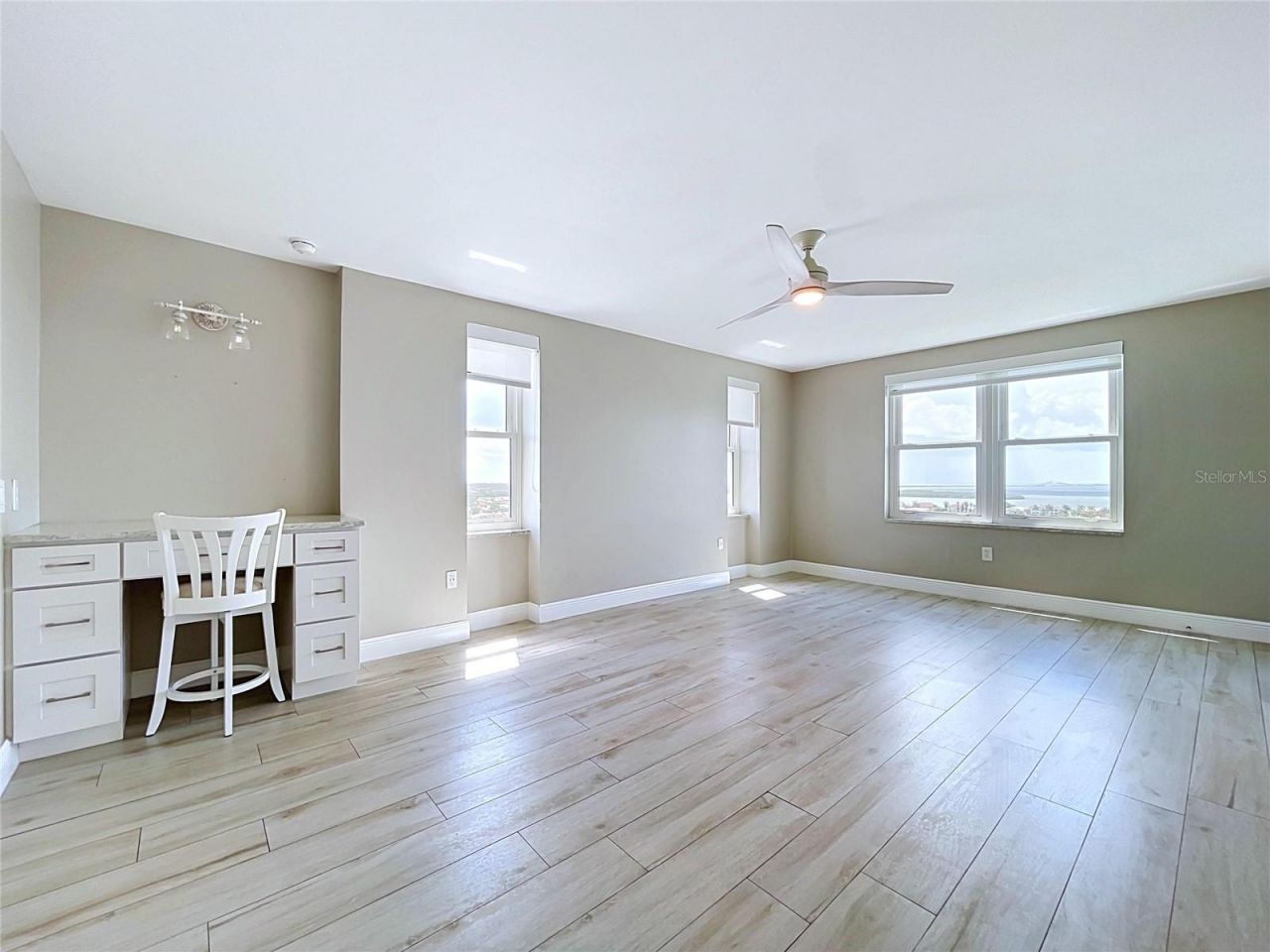 5200 Brittany Drive S, Unit 1502, Saint Petersburg, FL 33715 Photo