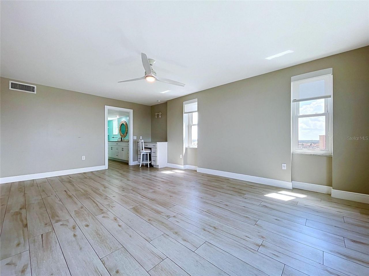 5200 Brittany Drive S, Unit 1502, Saint Petersburg, FL 33715 Photo