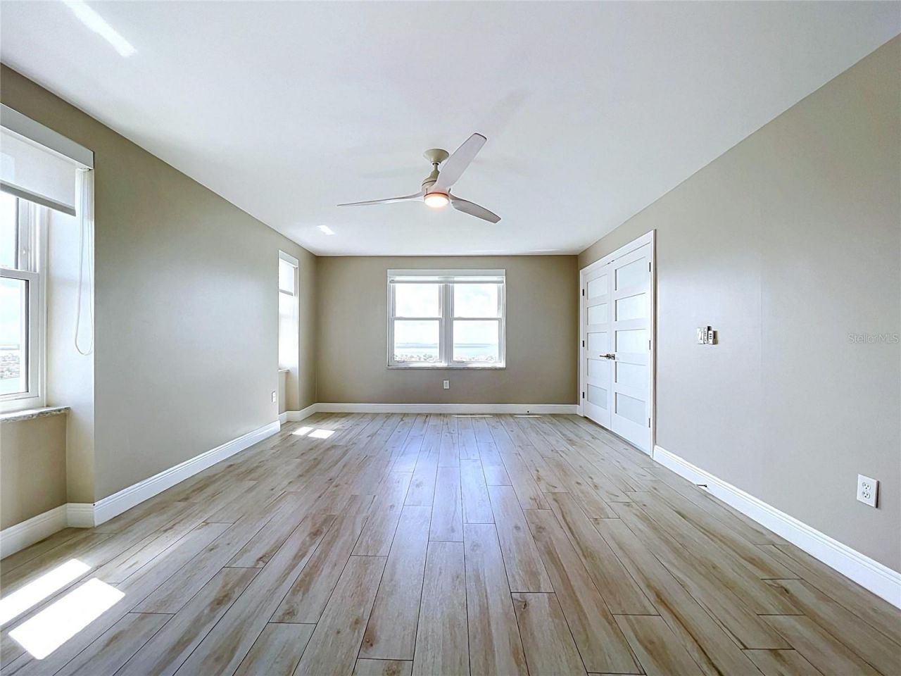 5200 Brittany Drive S, Unit 1502, Saint Petersburg, FL 33715 Photo