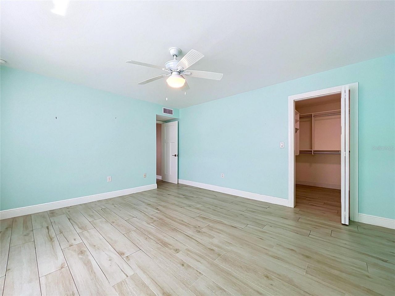 5200 Brittany Drive S, Unit 1502, Saint Petersburg, FL 33715 Photo