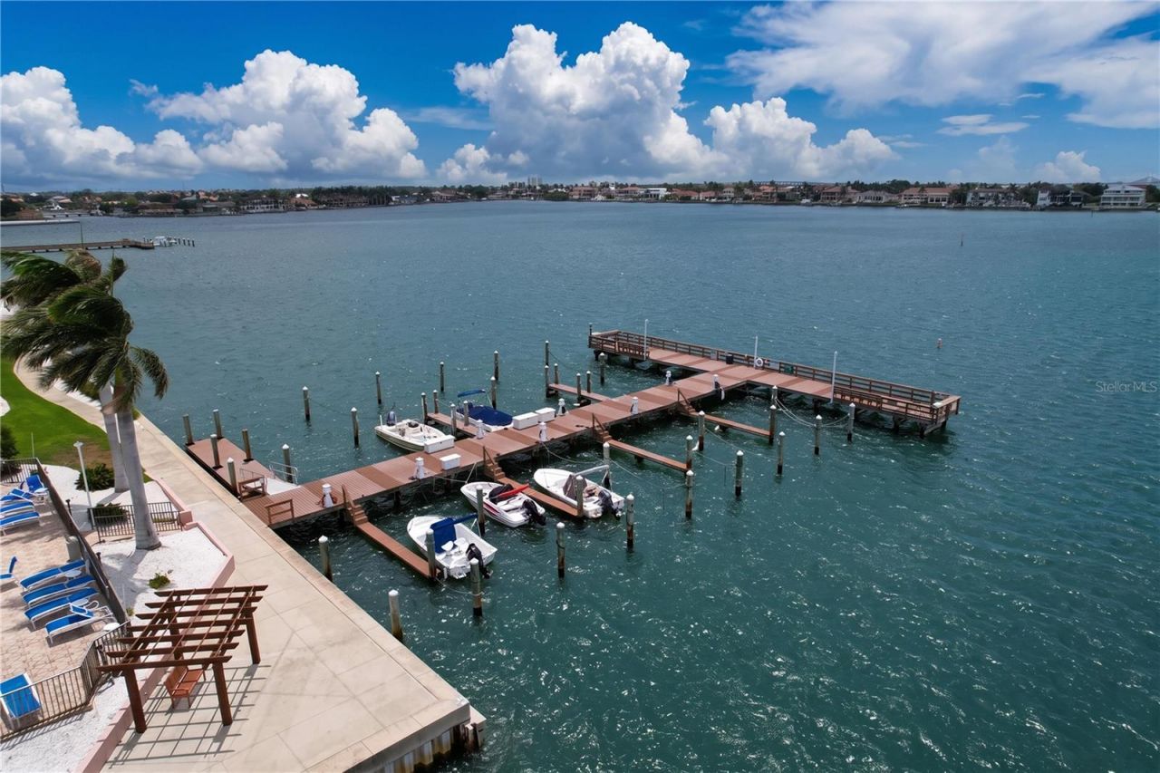 5200 Brittany Drive S, Unit 1502, Saint Petersburg, FL 33715 Photo