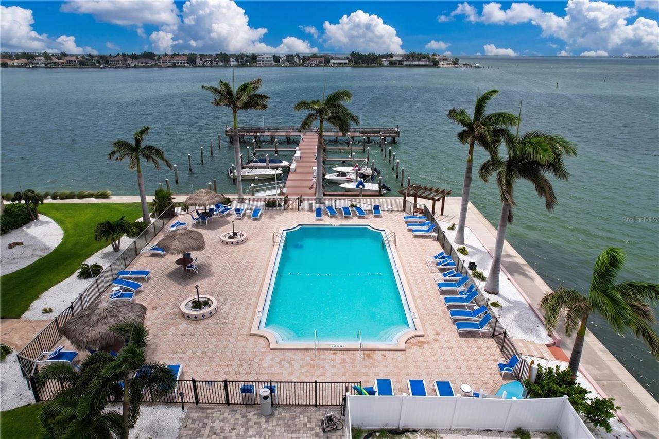 5200 Brittany Drive S, Unit 1502, Saint Petersburg, FL 33715 Photo