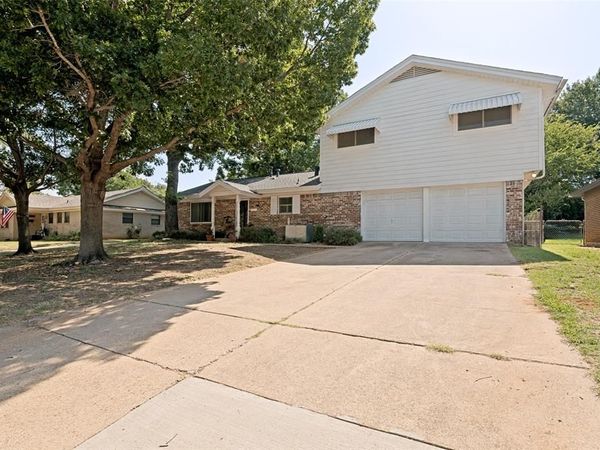 511 Simmons Drive , Euless, TX 76040
