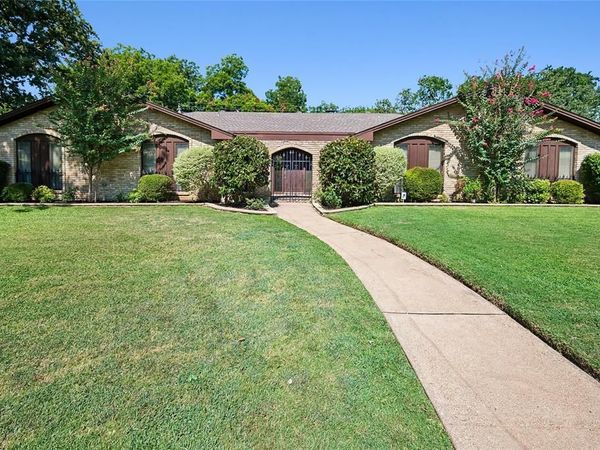 1204 Springwood Court, Euless, TX 76040