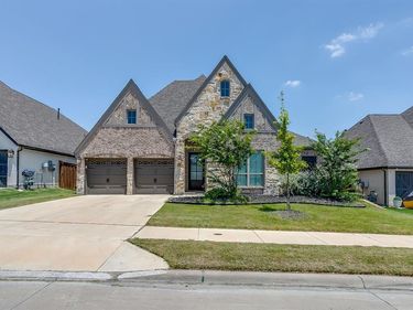 5729 Lake Jackson Drive, Fort Worth, TX 76126