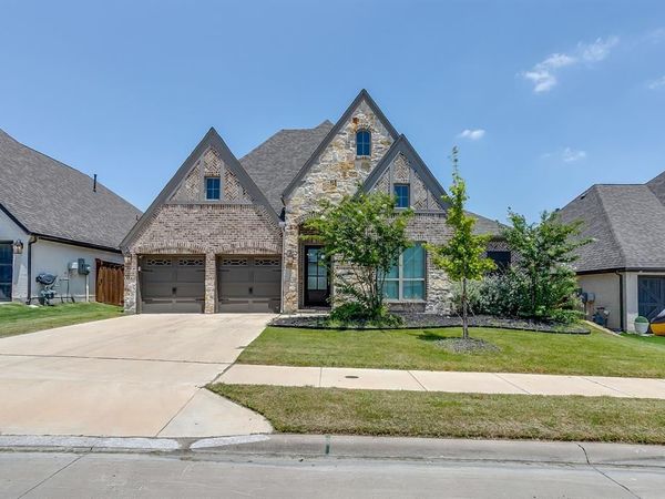 5729 Lake Jackson Drive, Fort Worth, TX 76126
