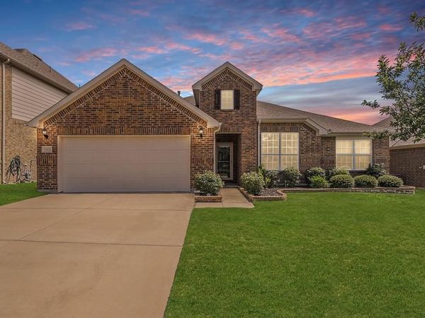 1908 Brahorn Lane , Fort Worth, TX 76131