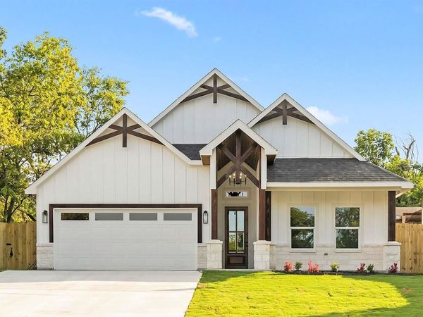 2903 NW 30th Street , Fort Worth, TX 76106