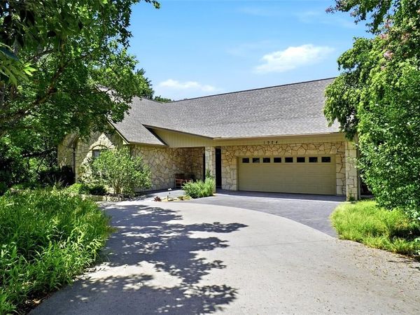 1924 Kensington Drive , Fort Worth, TX 76110