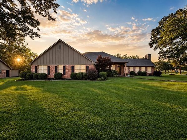 1079 Country Club Road , Sulphur Springs, TX 75482