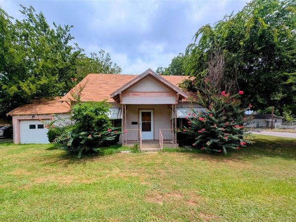1000 N Morris Street , Gainesville, TX 76240