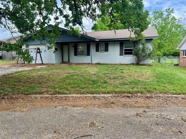 233 Hillcrest Drive, Nocona, TX 76255