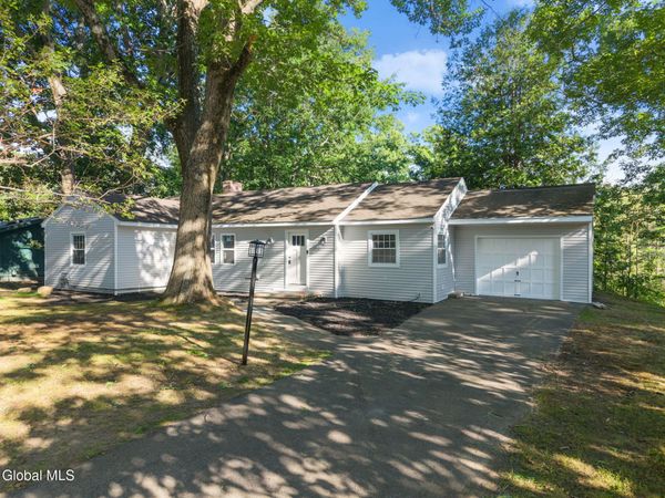 8 Woodland Drive, Johnstown, NY 12095