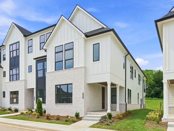 2093 Conductor Ln, Thompsons Station, TN 37179