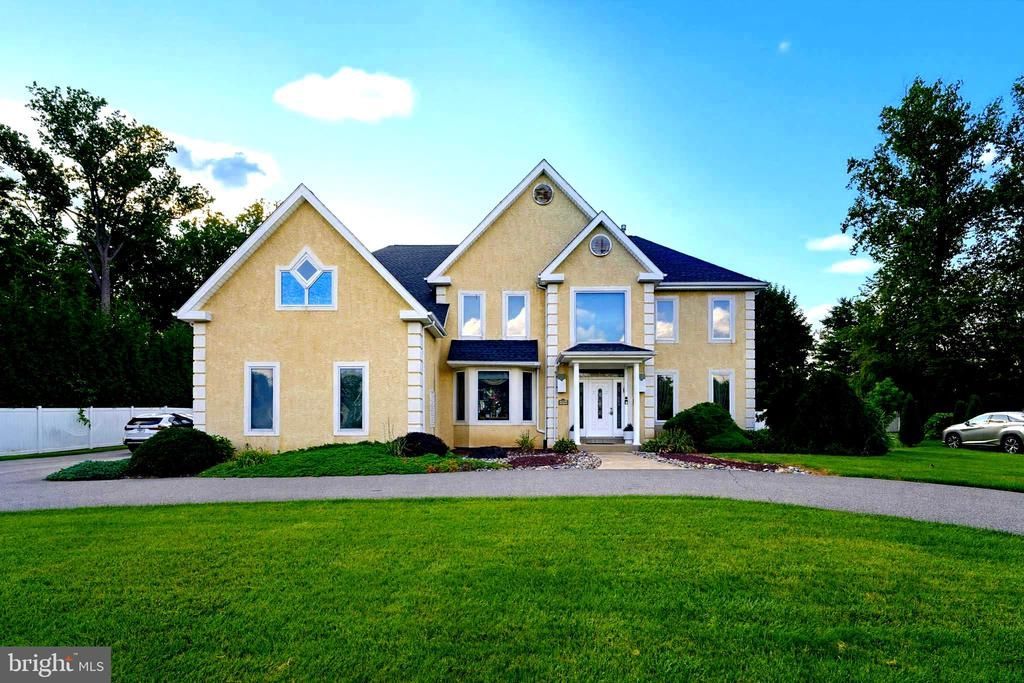 3930 POND VIEW LANE, HUNTINGDON VALLEY, PA 19006