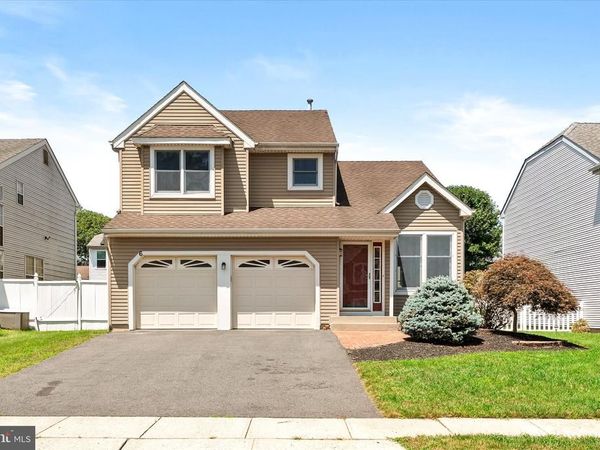 6 MYSTIC WAY, BURLINGTON, NJ 08016