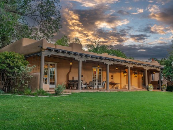 5200 Old Santa Fe Trl., Santa Fe, NM 87505