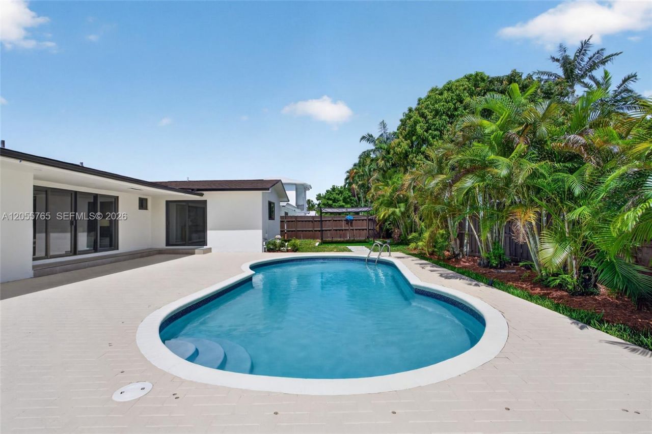 1890 NE 211th Ter, Miami, FL 33179 Photo