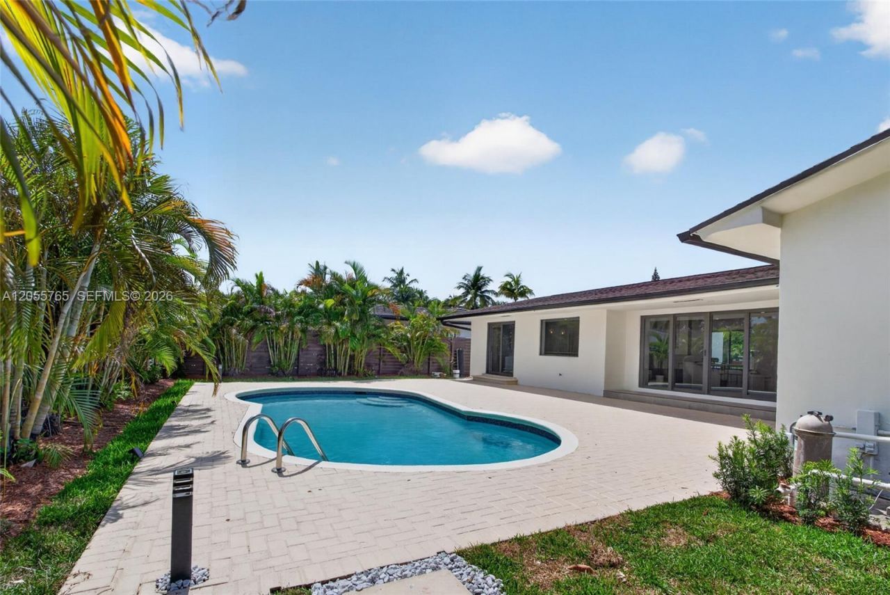 1890 NE 211th Ter, Miami, FL 33179 Photo