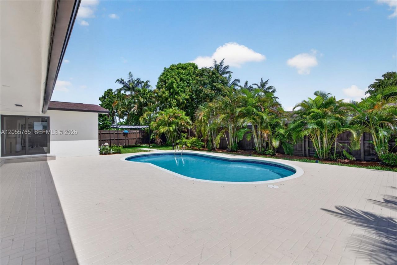 1890 NE 211th Ter, Miami, FL 33179 Photo