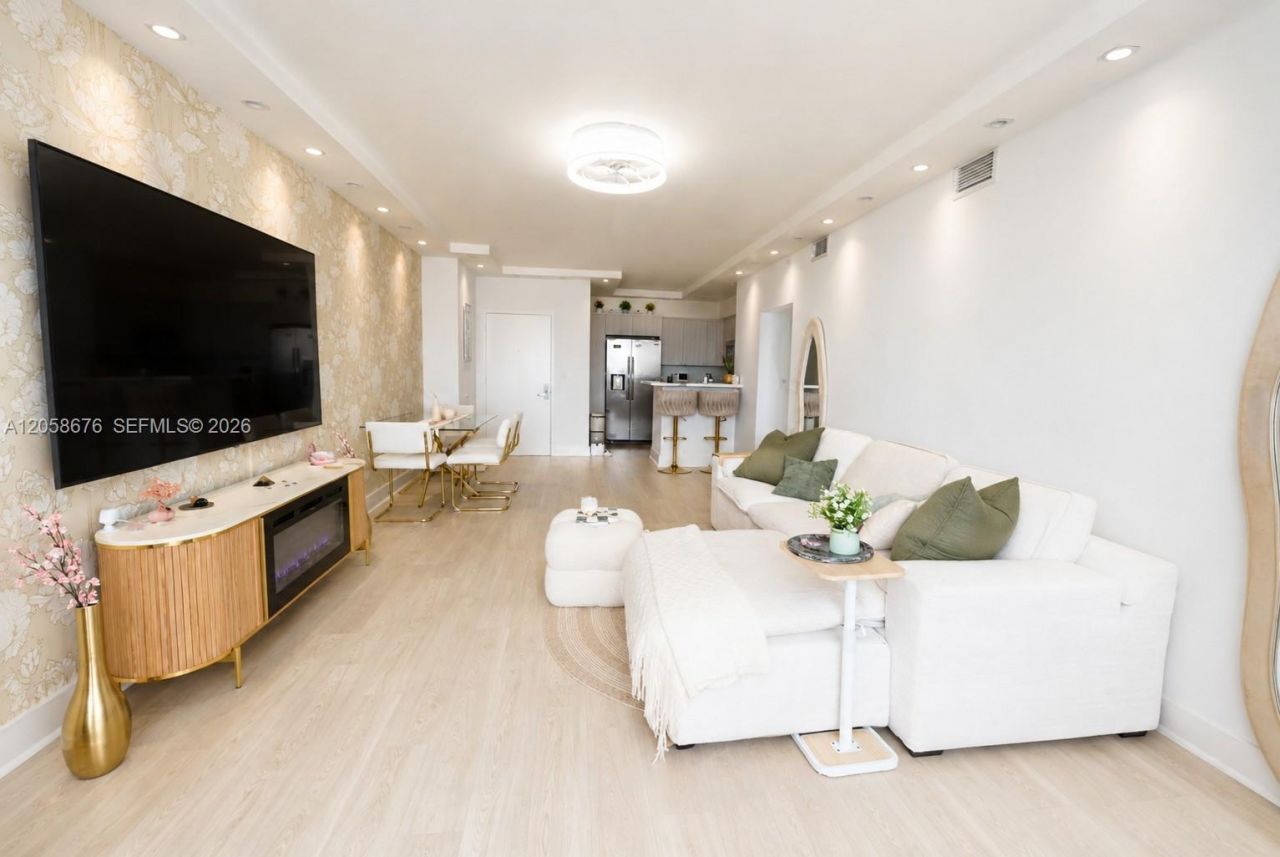 325 S Biscayne Blvd, Unit 3314, Miami, FL 33131 Photo