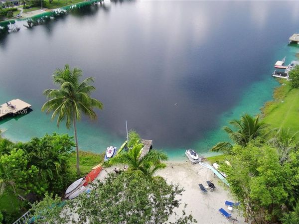 9350 SW 48 St, Miami, FL 33165