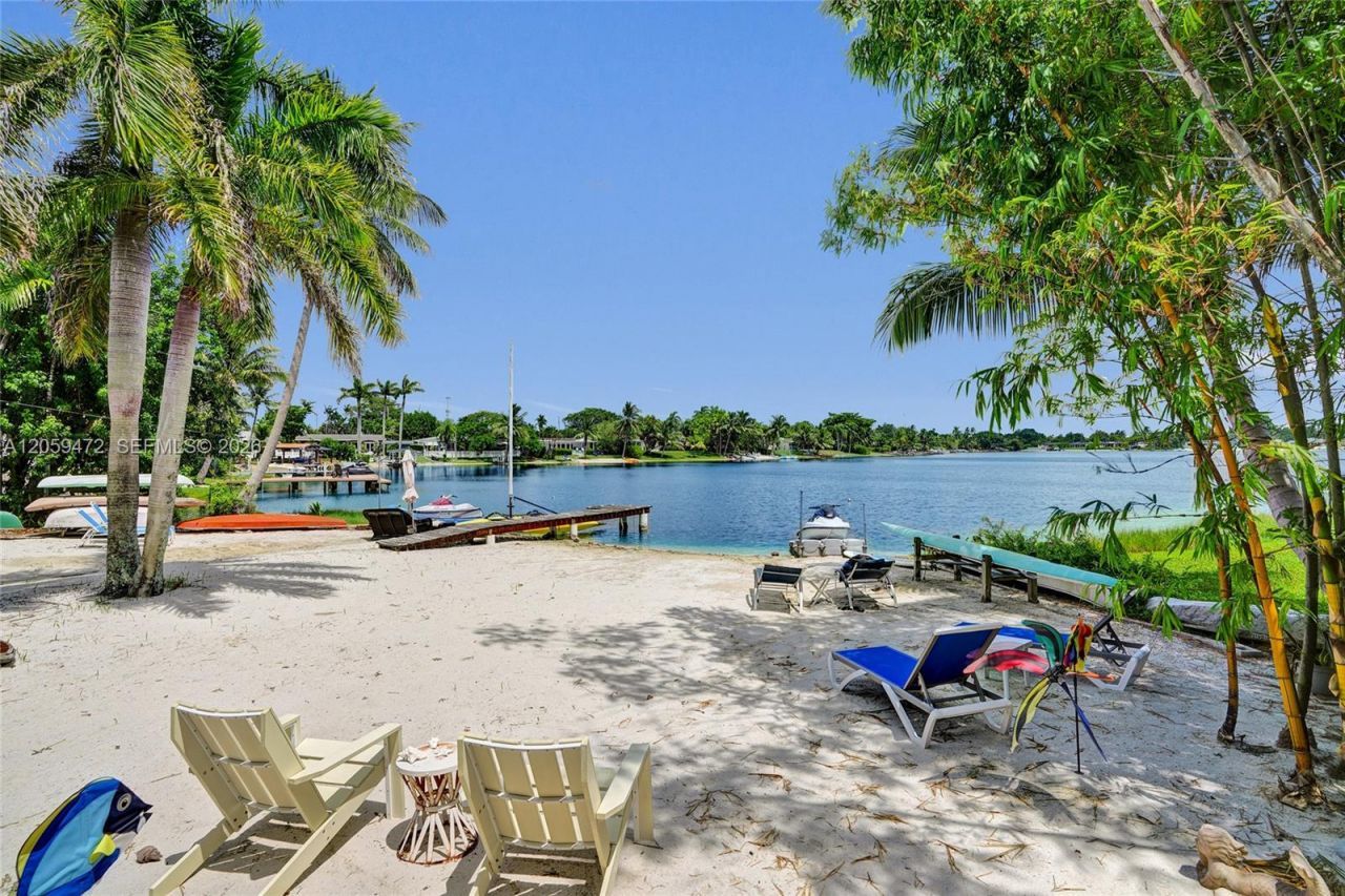 9350 SW 48 St, Miami, FL 33165 Photo