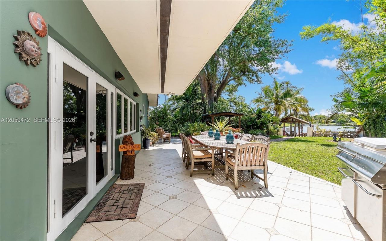 9350 SW 48 St, Miami, FL 33165 Photo
