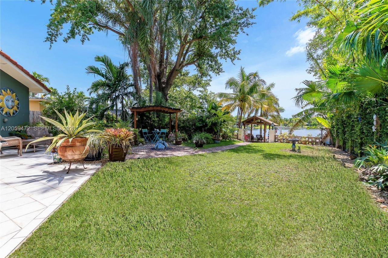 9350 SW 48 St, Miami, FL 33165 Photo