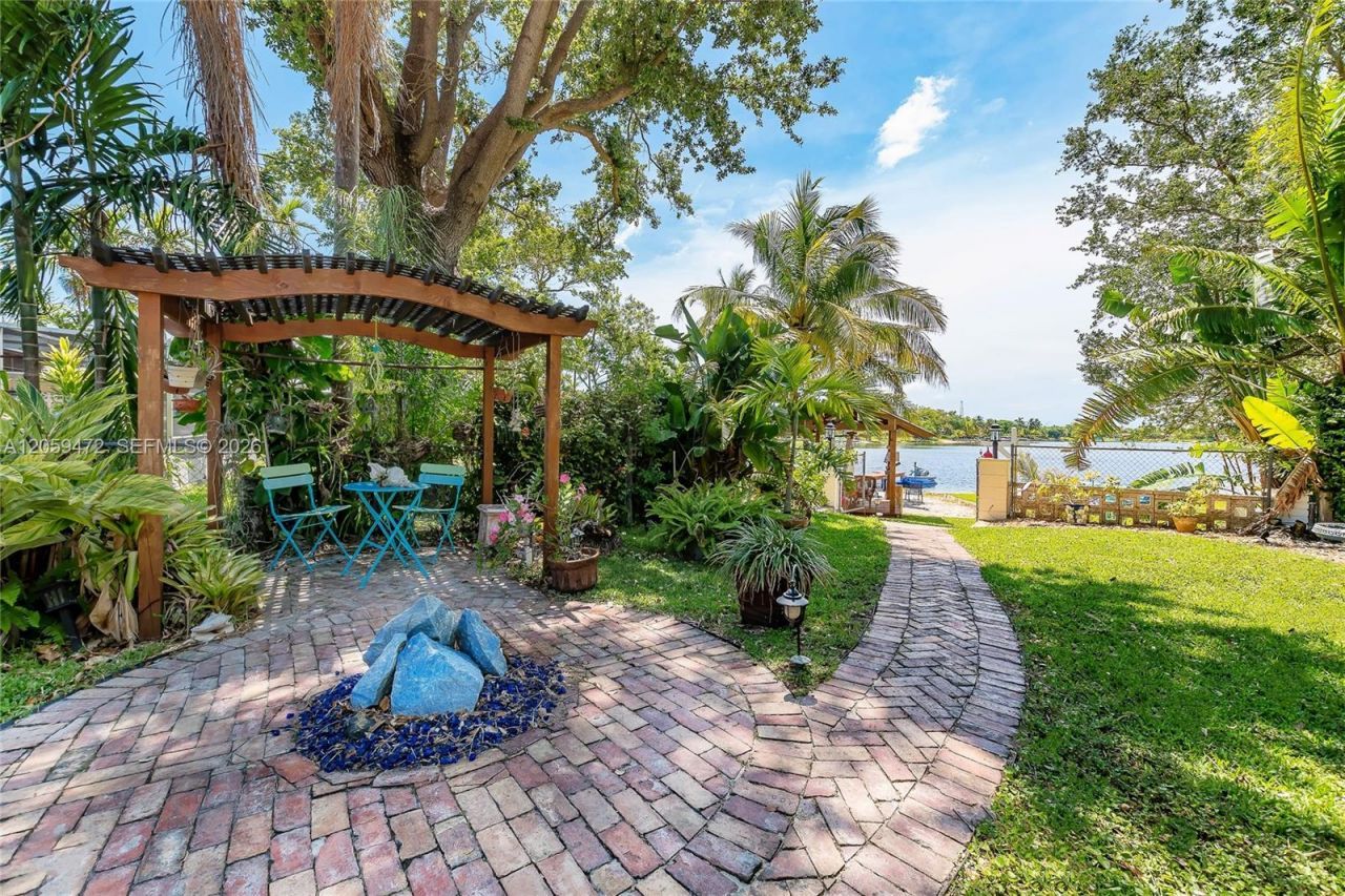 9350 SW 48 St, Miami, FL 33165 Photo