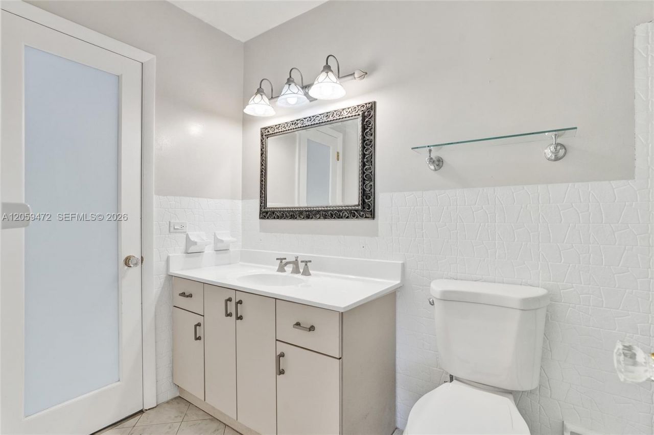 9350 SW 48 St, Miami, FL 33165 Photo
