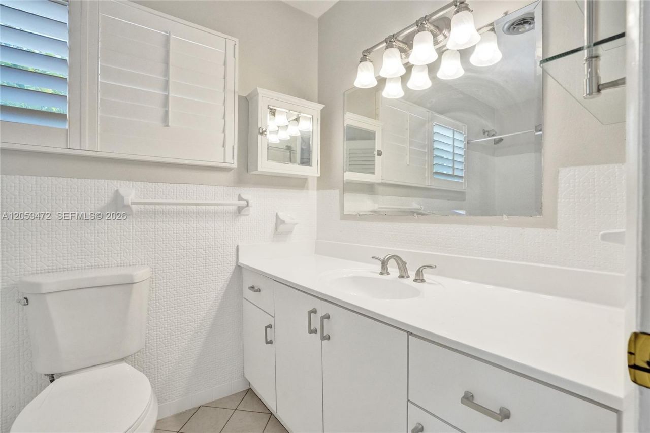 9350 SW 48 St, Miami, FL 33165 Photo