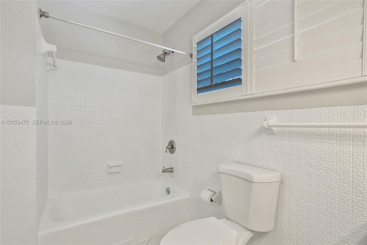 9350 SW 48 St, Miami, FL 33165 Photo