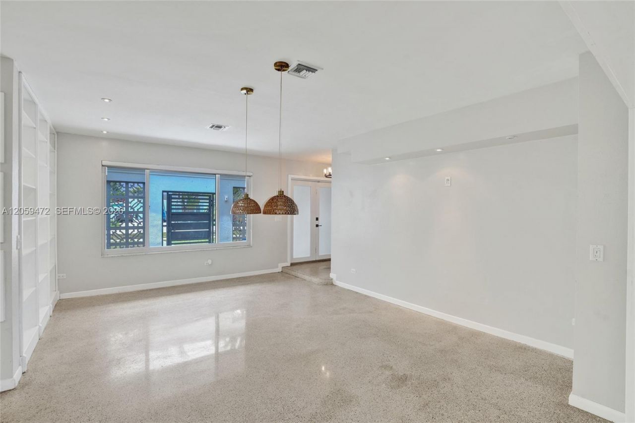 9350 SW 48 St, Miami, FL 33165 Photo