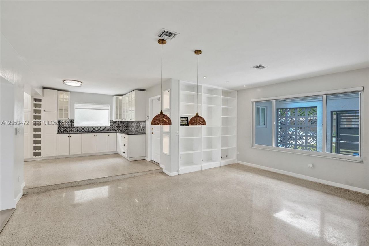 9350 SW 48 St, Miami, FL 33165 Photo