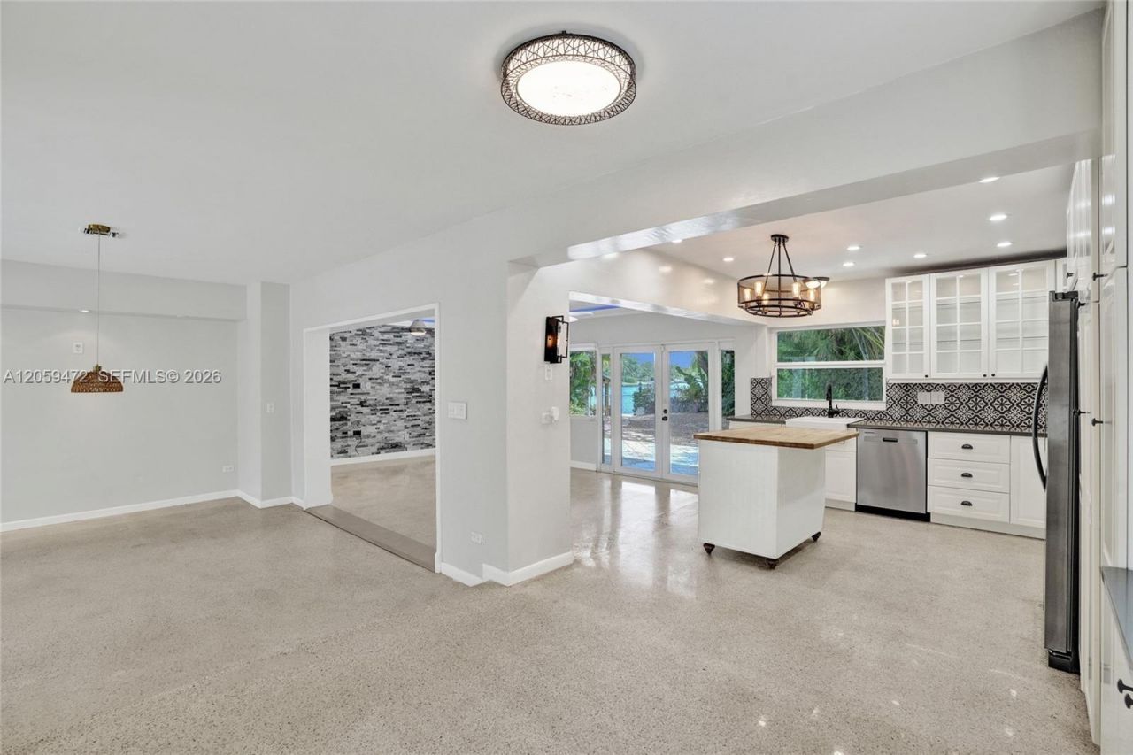 9350 SW 48 St, Miami, FL 33165 Photo