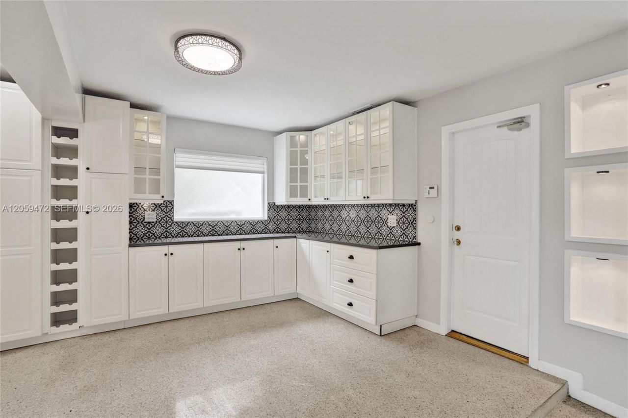 9350 SW 48 St, Miami, FL 33165 Photo