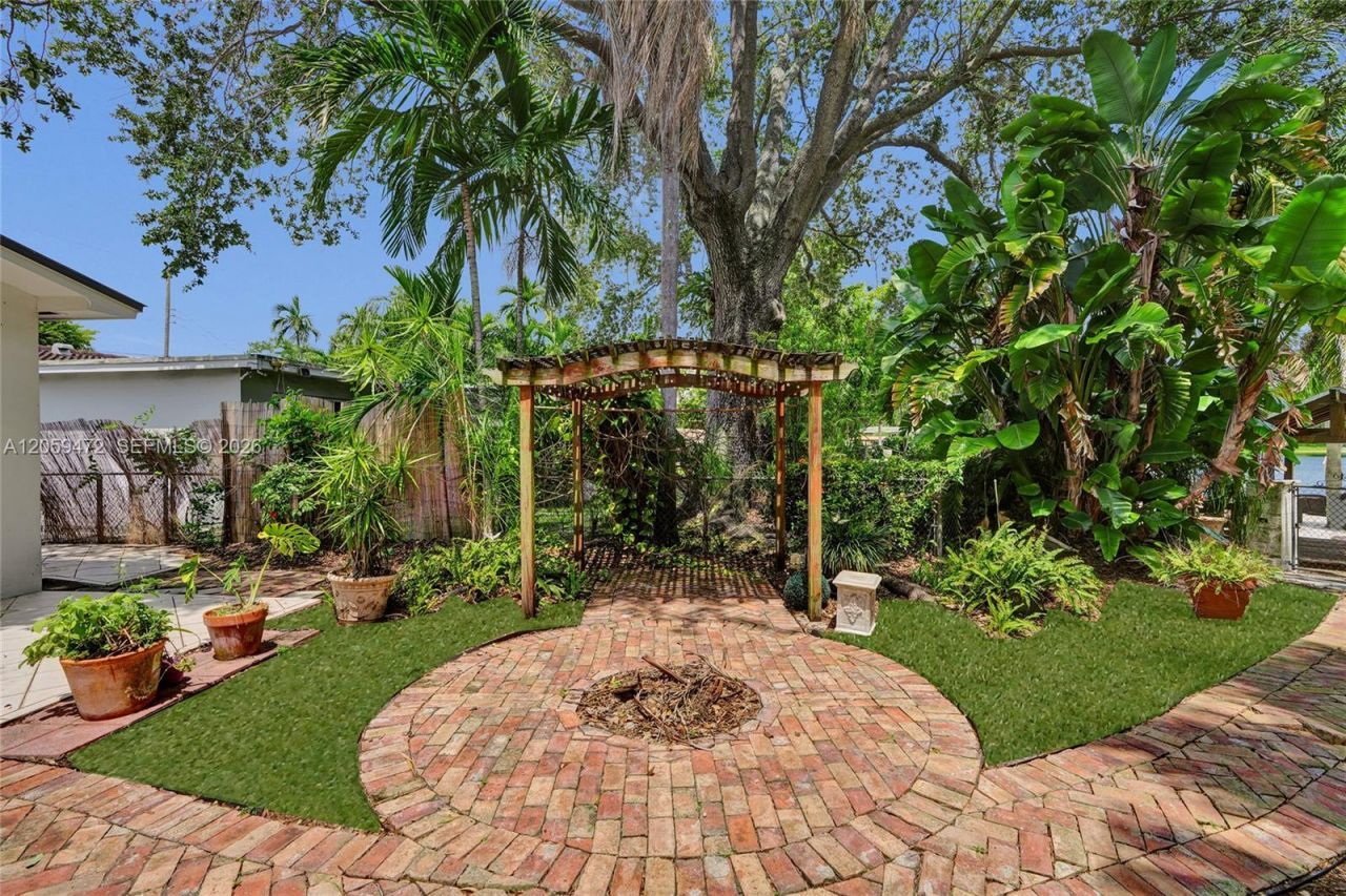 9350 SW 48 St, Miami, FL 33165 Photo