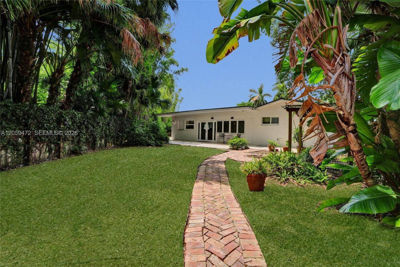 9350 SW 48 St, Miami, FL 33165 Photo