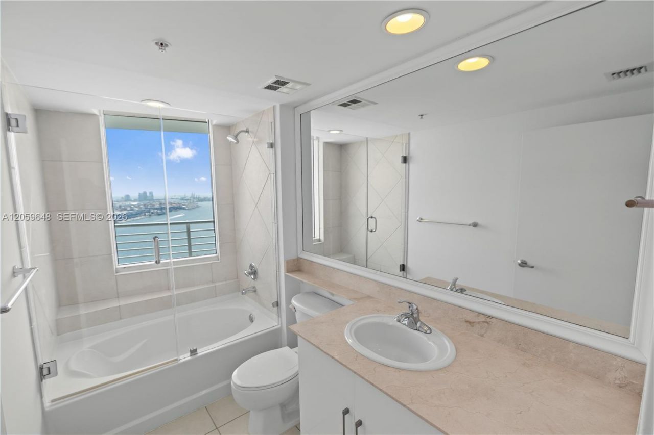335 S Biscayne Blvd, Unit 4112, Miami, FL 33131 Photo