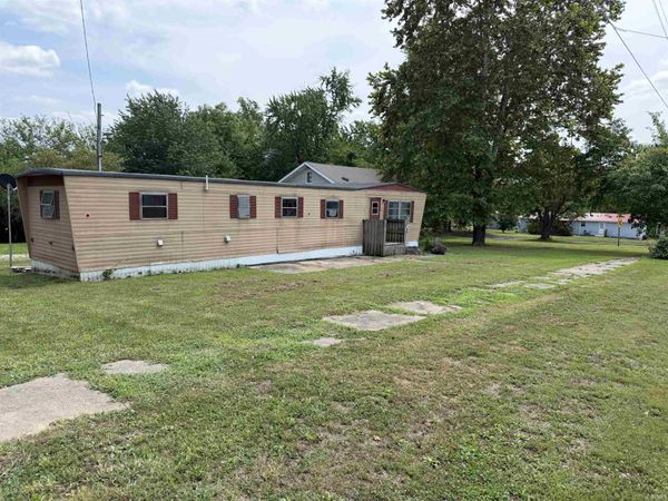 331 W Oak Street, Oakland City, IN 47660