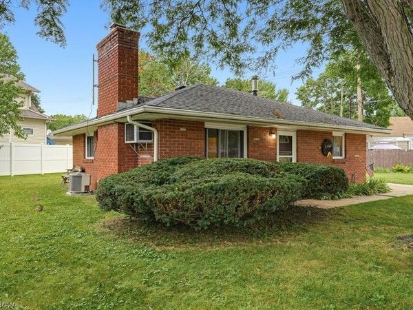 2568 9th Court , Cuyahoga Falls, OH 44221