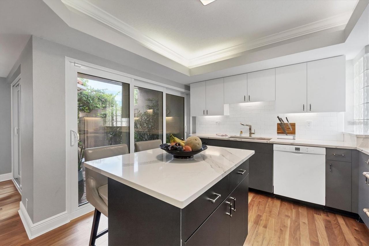 200 Cocoanut Avenue , Unit 7, Sarasota, FL 34236 Photo