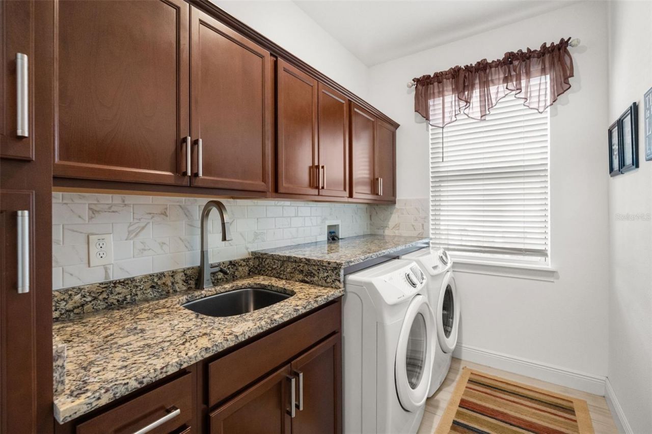 700 S Florida Avenue, Howey in the Hills, FL 34737 Photo