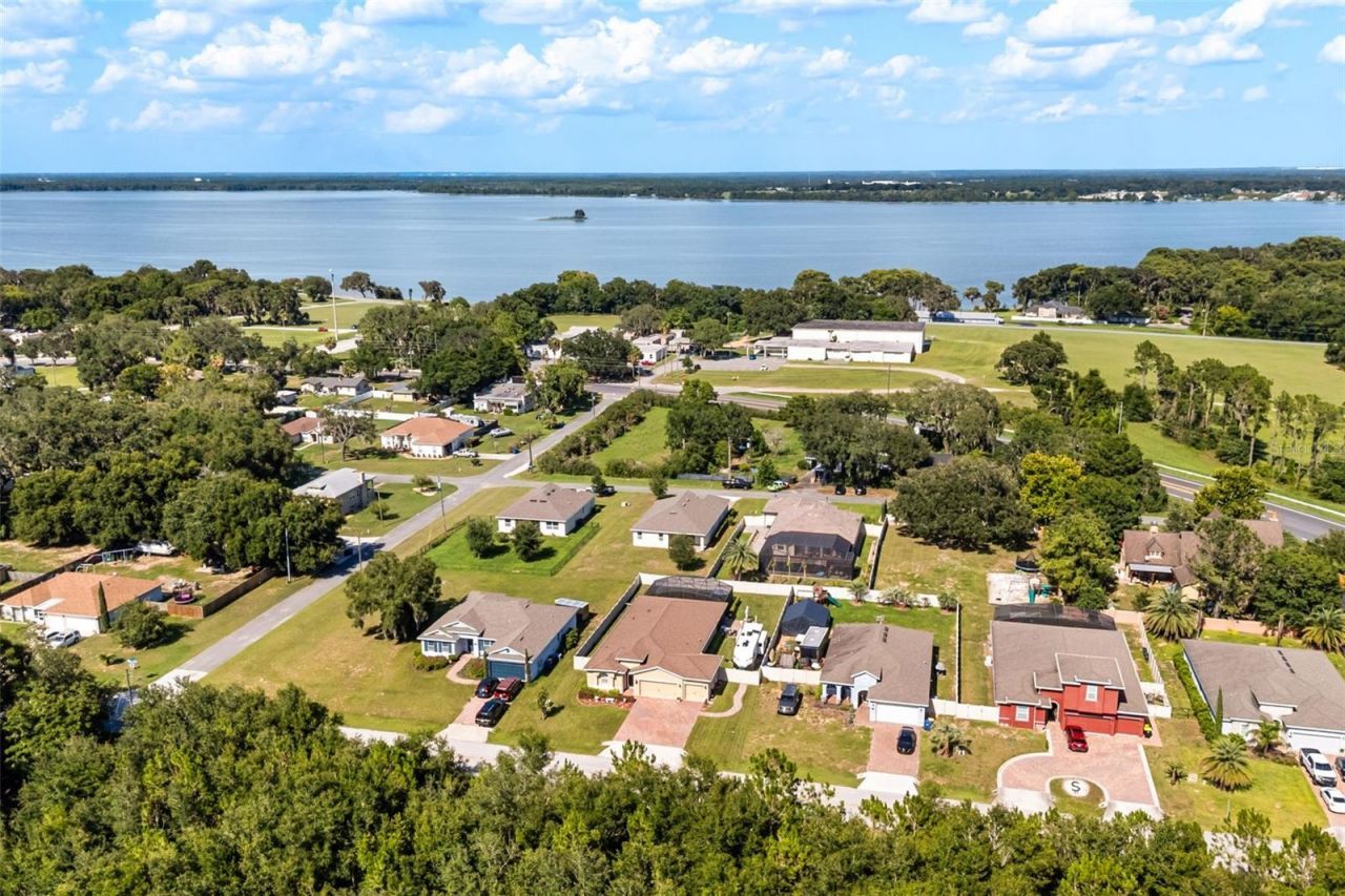700 S Florida Avenue, Howey in the Hills, FL 34737 Photo