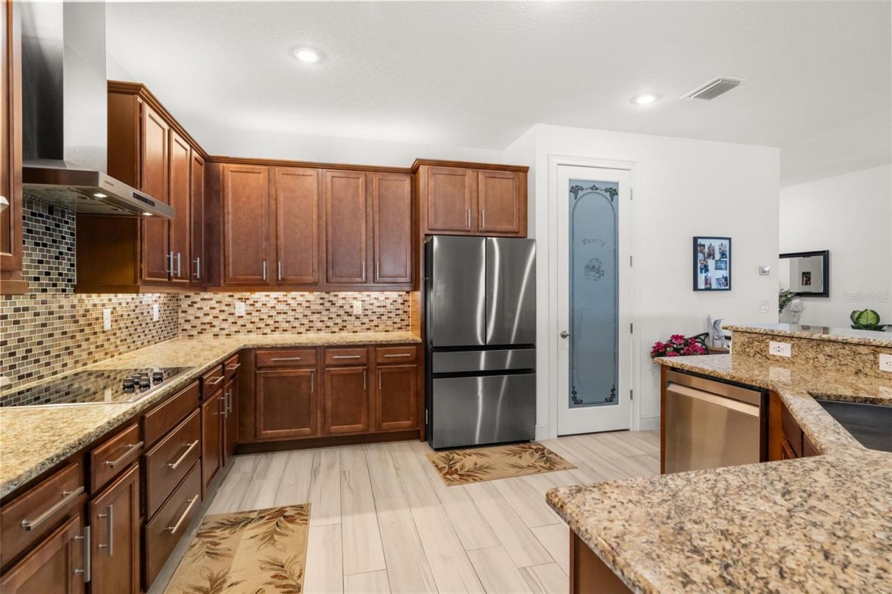 700 S Florida Avenue, Howey in the Hills, FL 34737 Photo