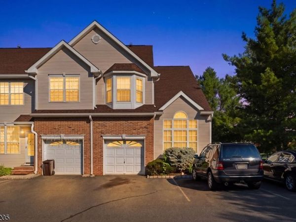 9 Gallop Ln, Franklin, NJ 08873