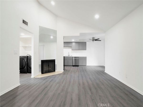 9038 Orion Avenue, Unit 209, North Hills, CA 91343